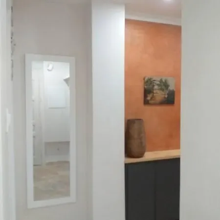 Cosy At Center Apartment